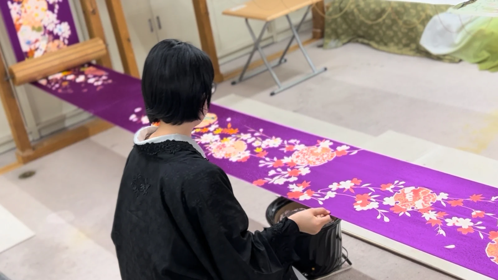 つくり手の作業場で実際のものづくりを見学