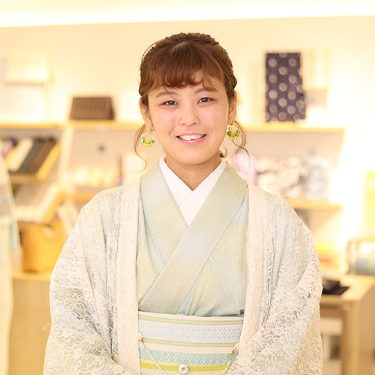秋山 知里