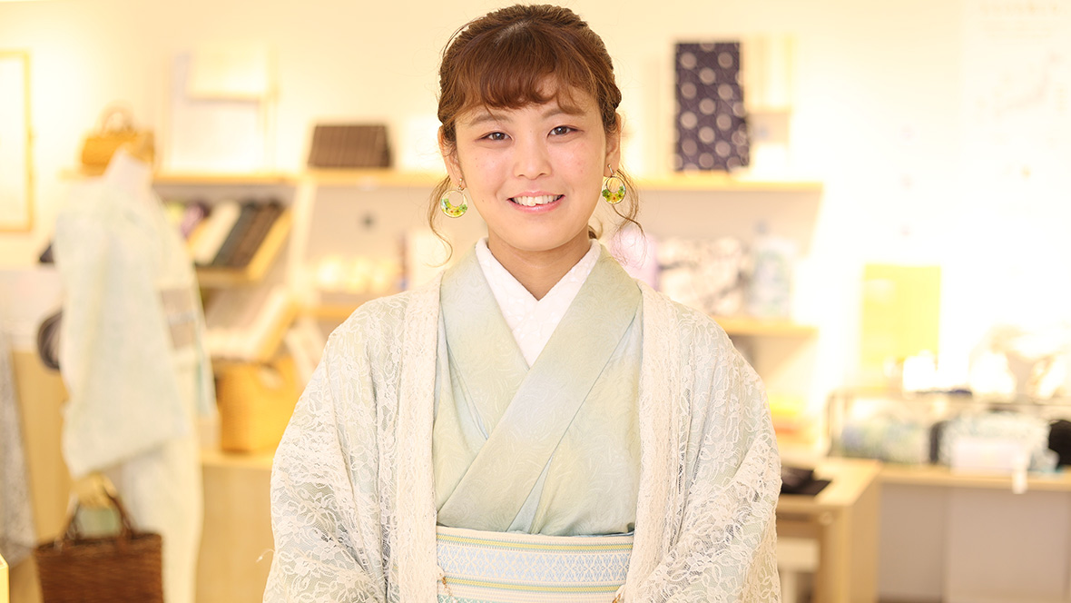 秋山 知里