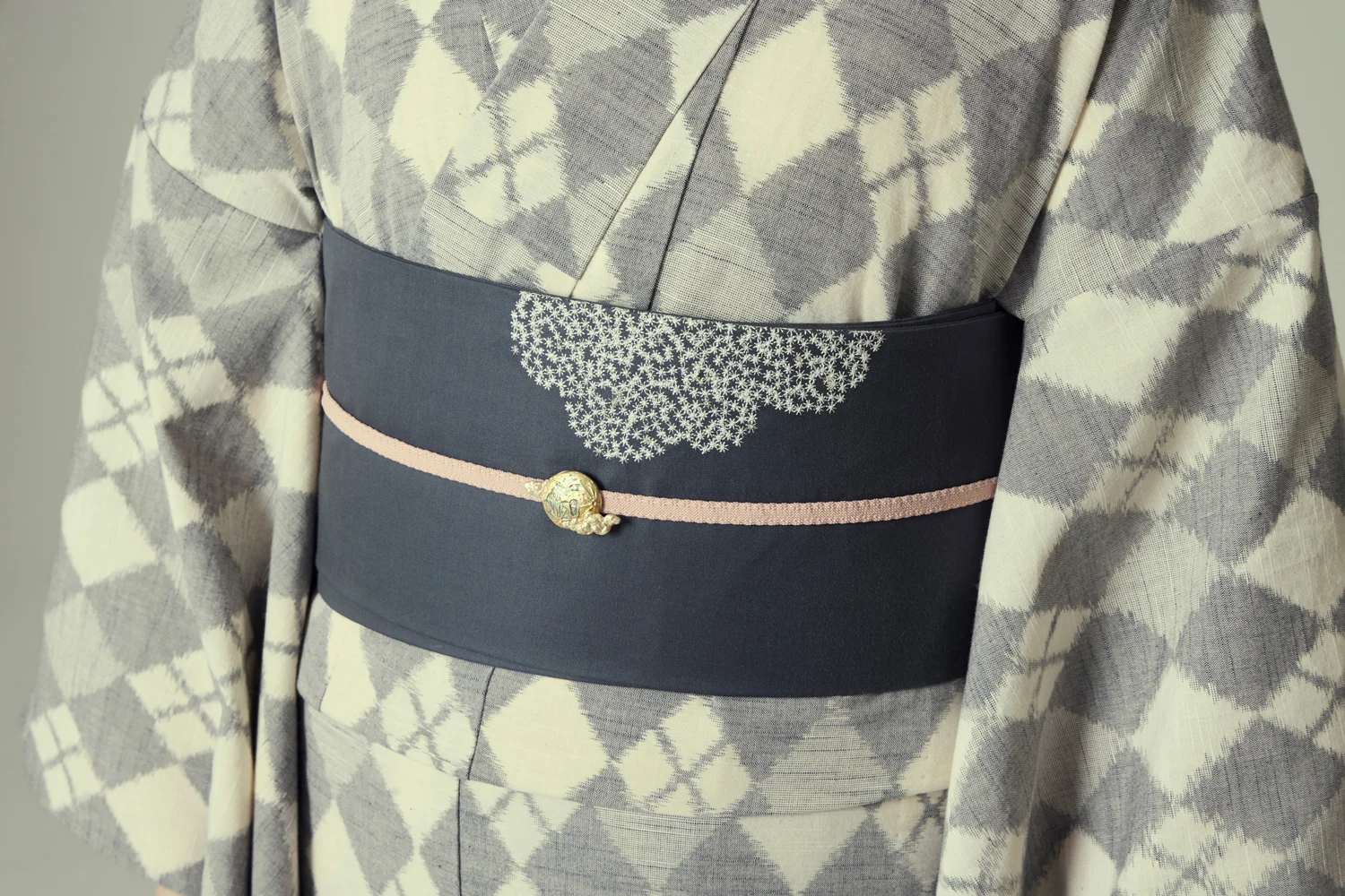 半巾帯｜刺繍四寸帯　夜光雲　紺青色