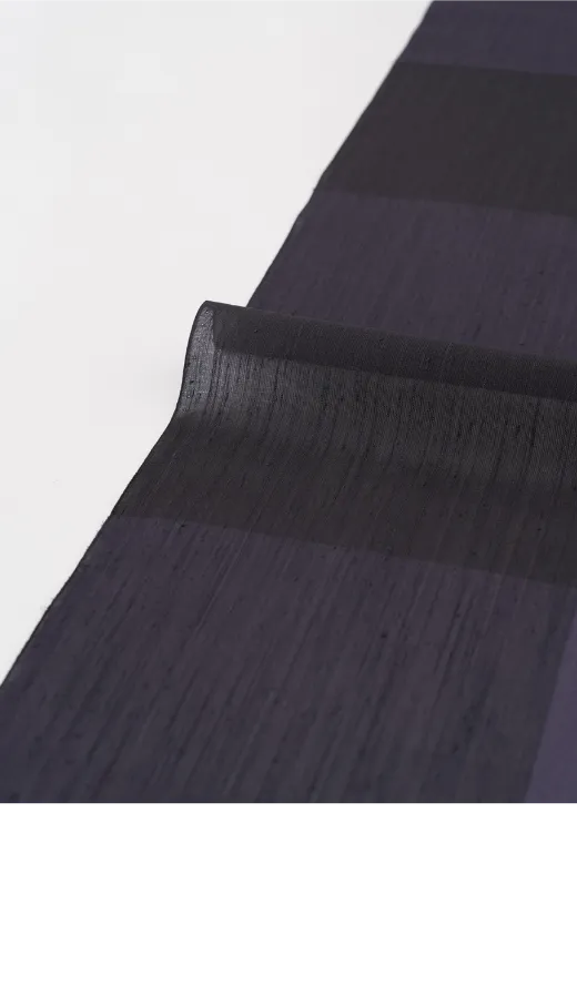 結城 奥順謹製 夏結城　無地　大格子 385,000円（税込／特選手縫仕立付）