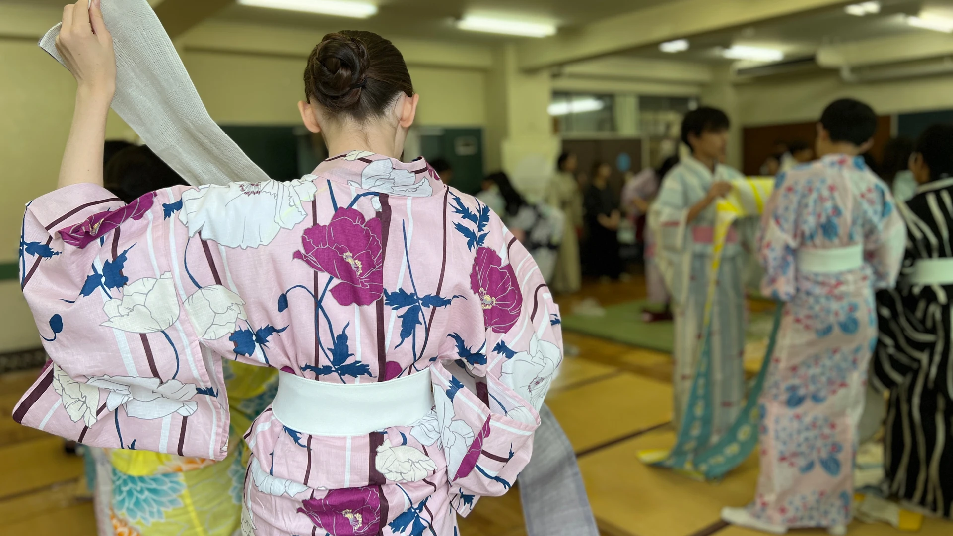 渋谷区立松濤中学校で「ゆかたの着付け授業」を行いました