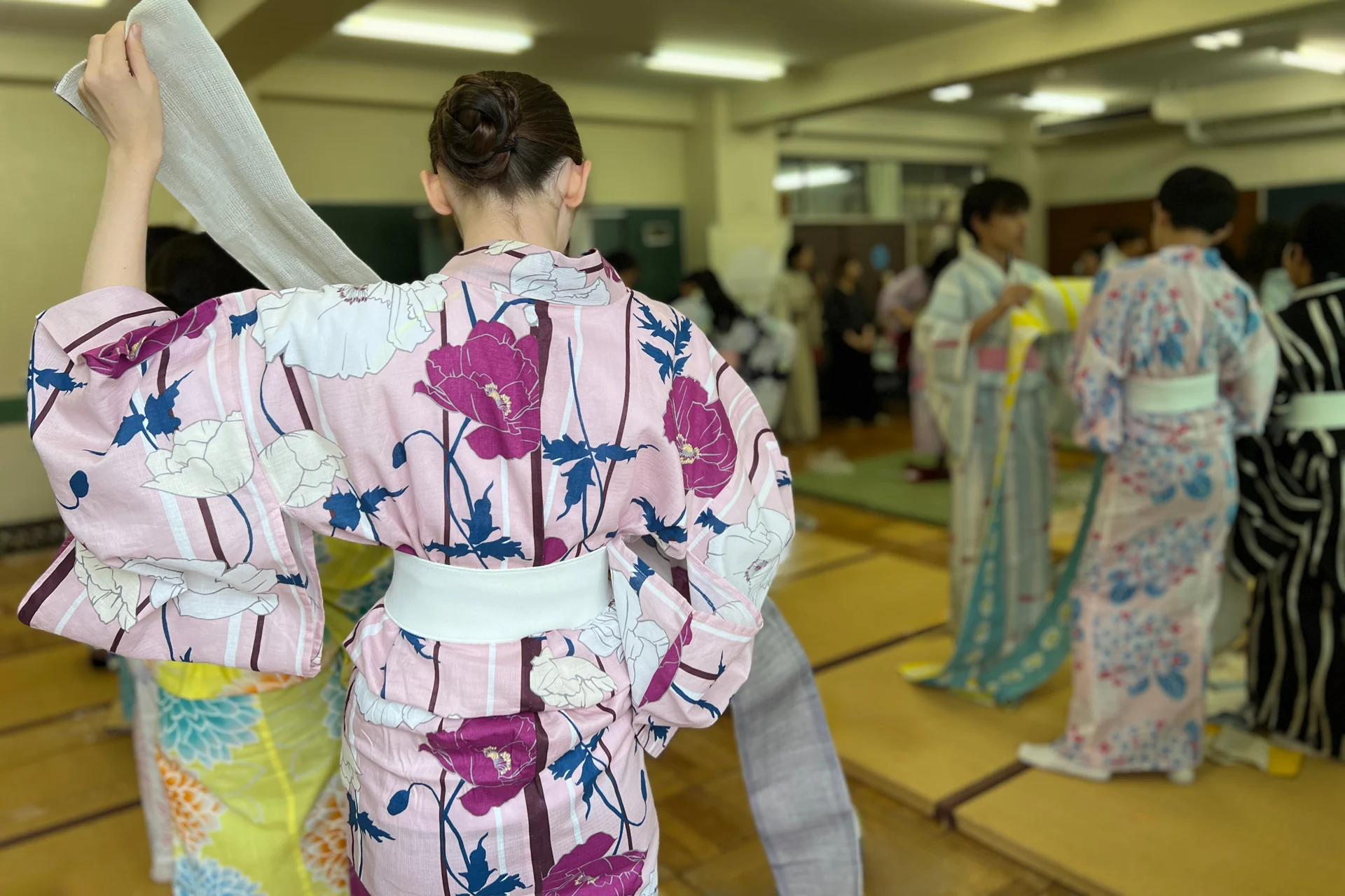 渋谷区立松濤中学校で「ゆかたの着付け授業」を行いました