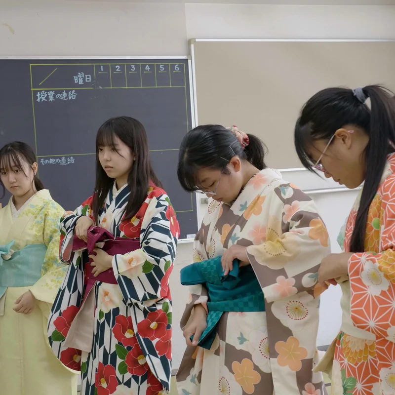 24/07 かるた部で「袴着付けレッスン」実施