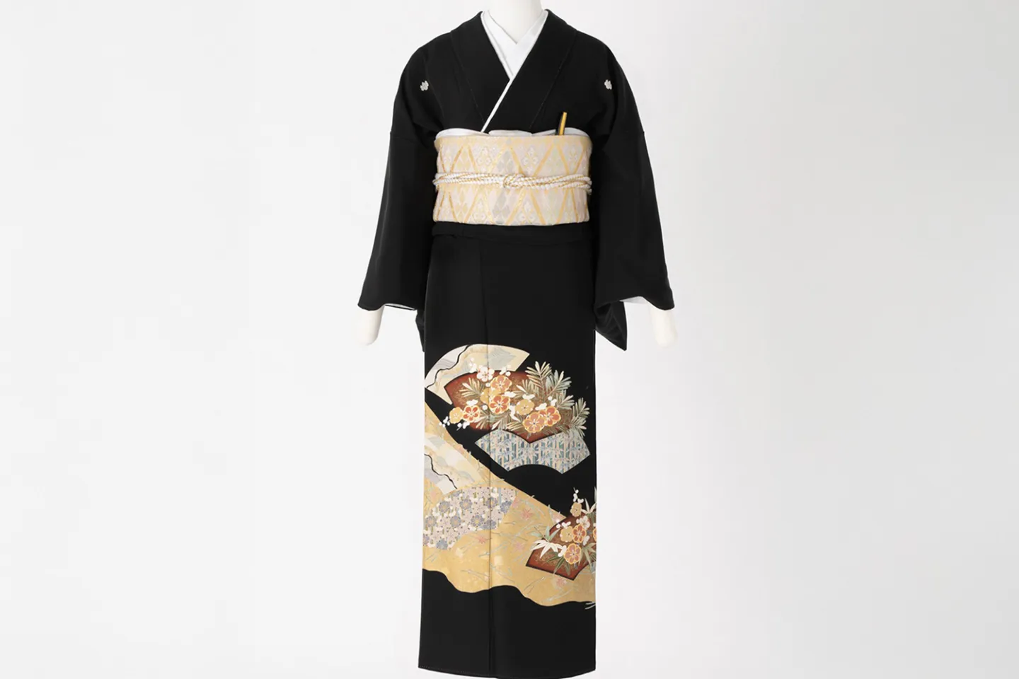 黒留袖 くろとめそで