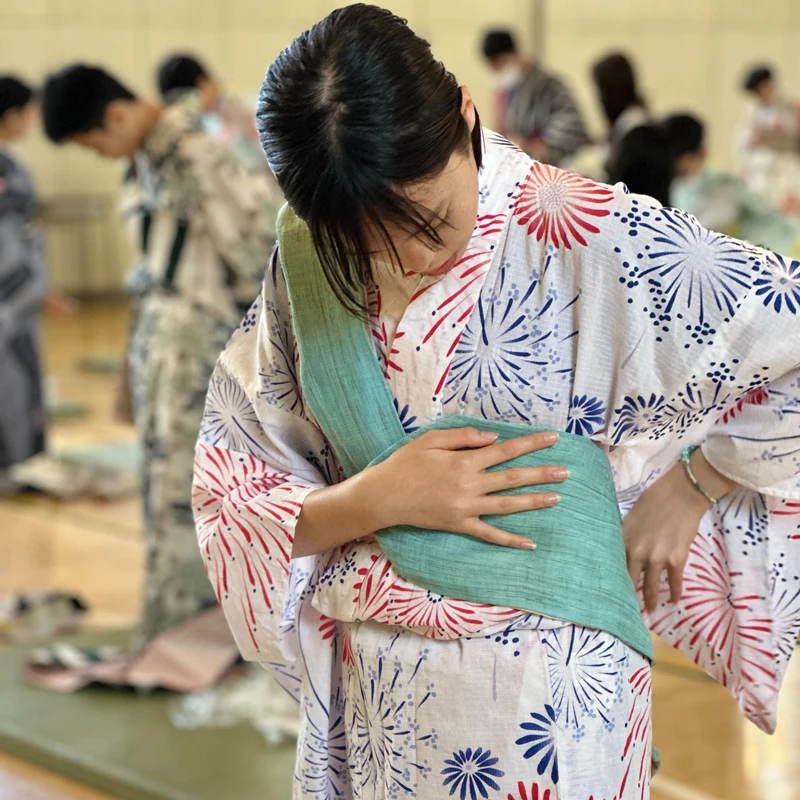 中学校で「ゆかた着付け授業」開催